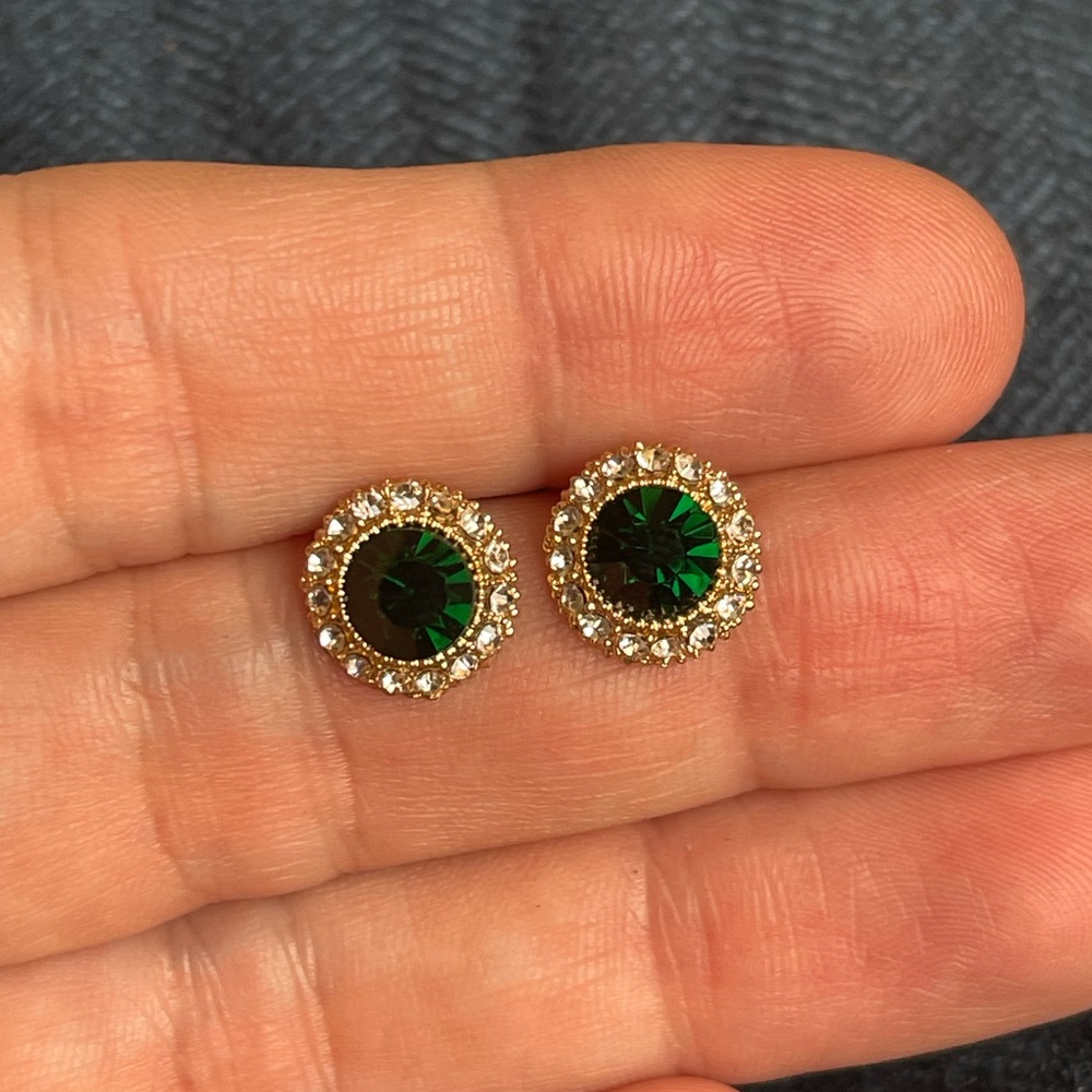 Stud earrings emerald colour crystals round shaped gold tone perfect condition